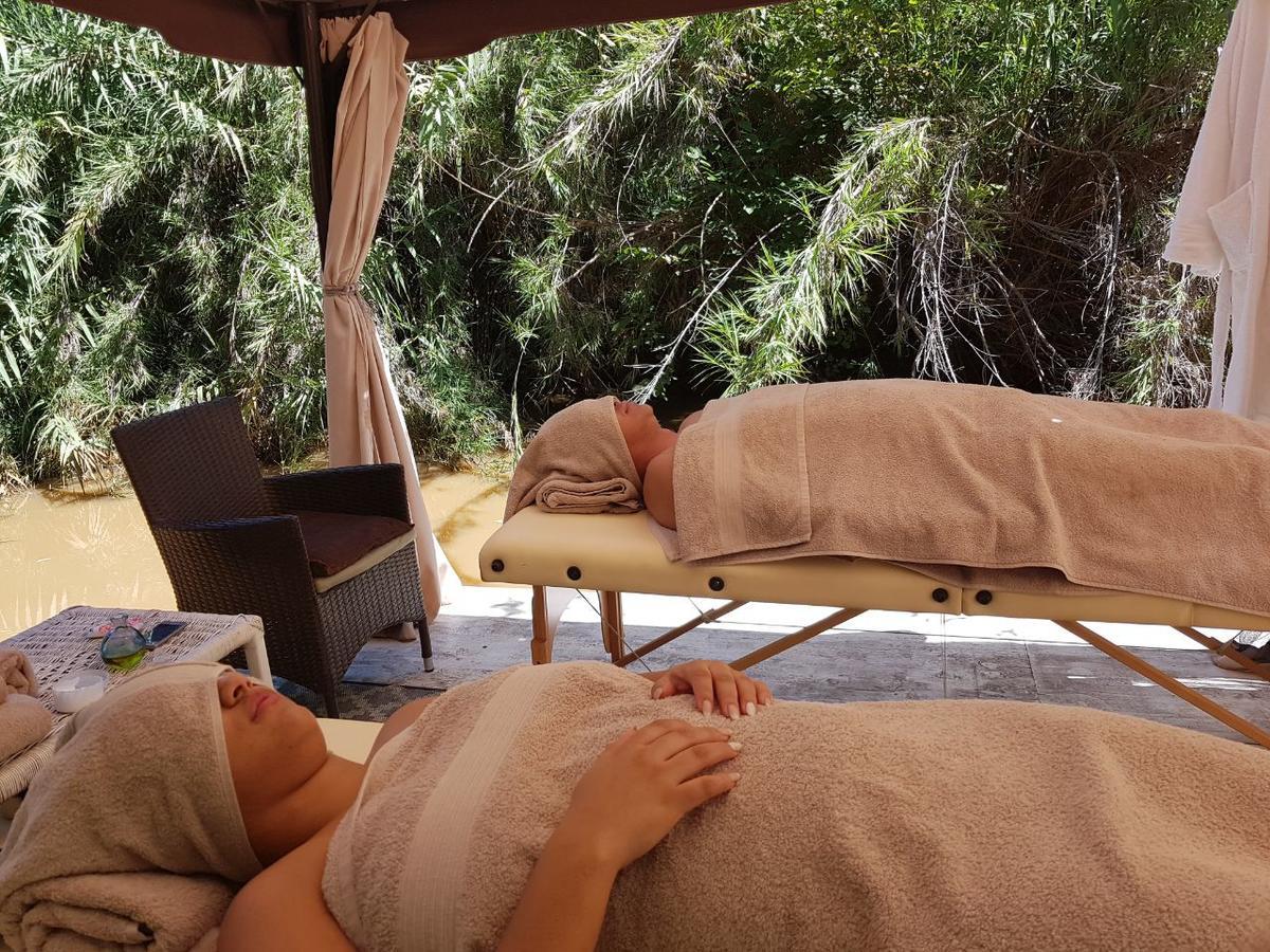 Iris Retreat & Island Day Spa Хартбееспоорт Екстериор снимка